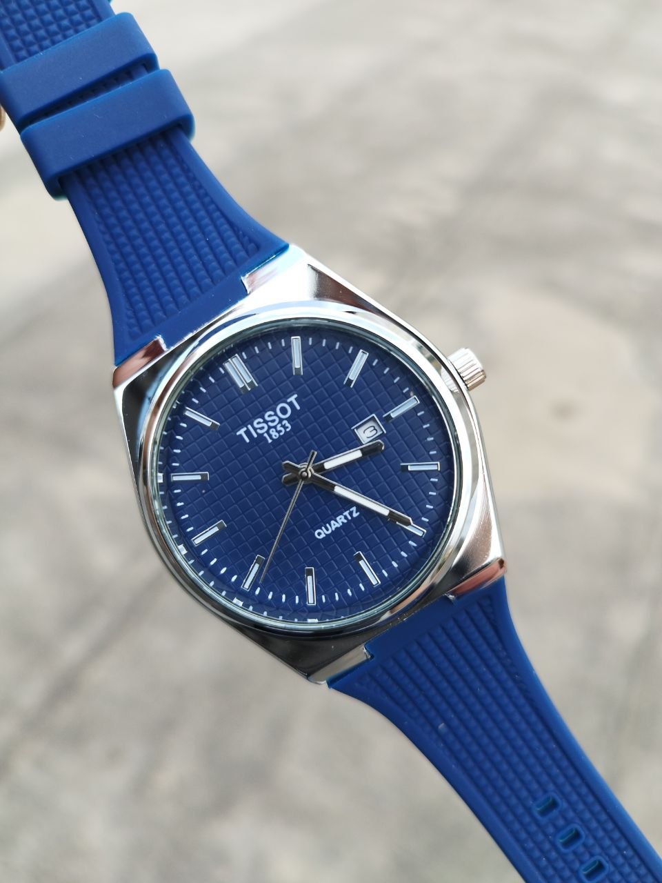 کد 2900 ساعت مردانه تیسوت TISSOT بند سیلیکونی موتور کوارتز قفل سگگی دارای روز شمار