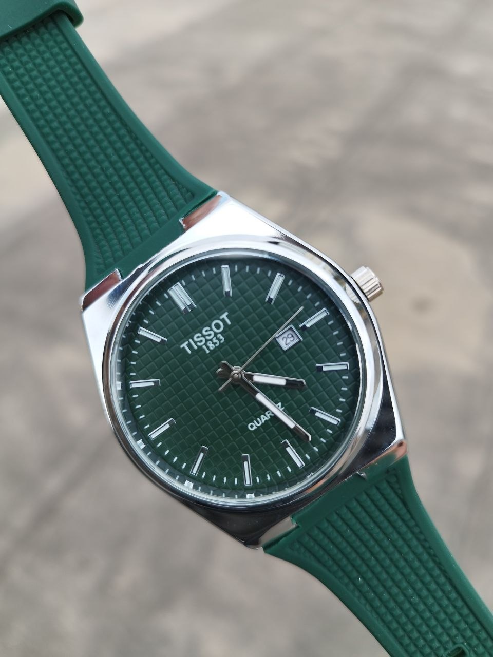 کد 2896 ساعت مردانه تیسوت TISSOT بند سیلیکونی موتور کوارتز قفل سگگی دارای روز شمار