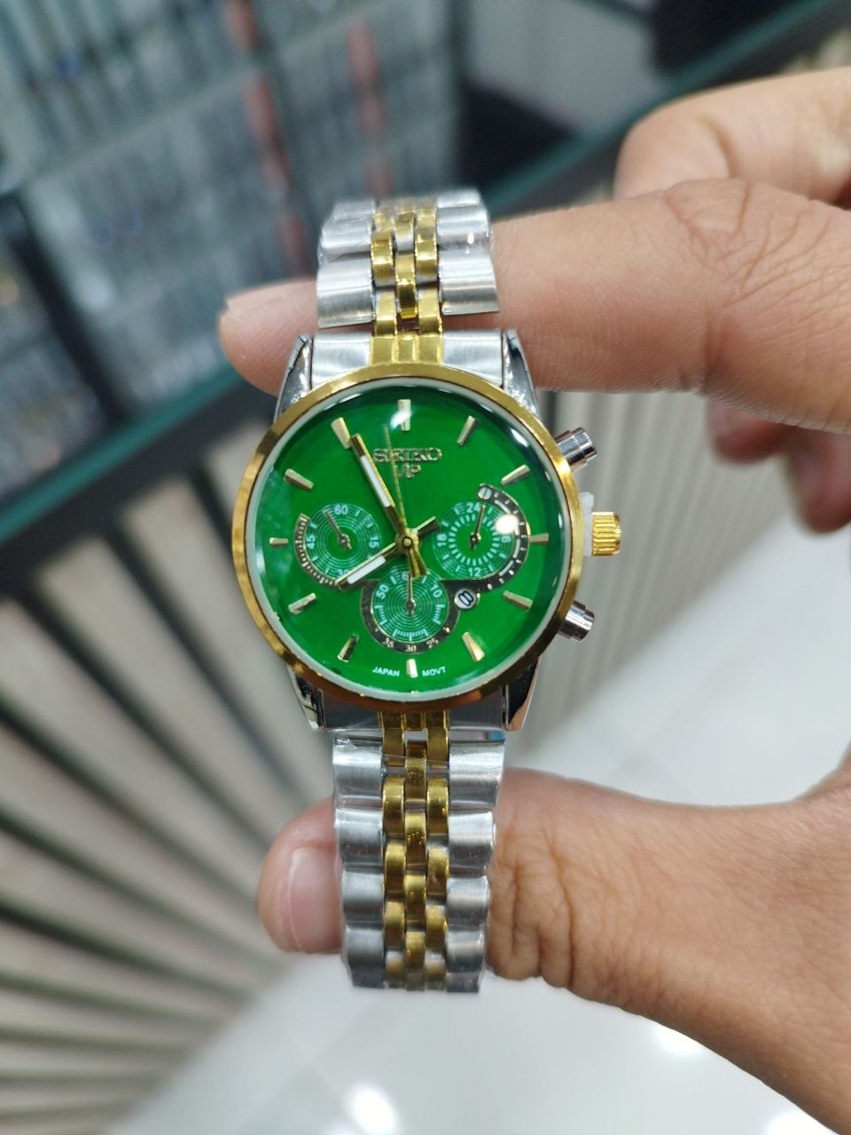 کد 2644 ساعت زنانه قفلی برند سیکو SEIKO دارای روز شمار  طرح کورنو قفل کلیپسی  موتور کوارتز