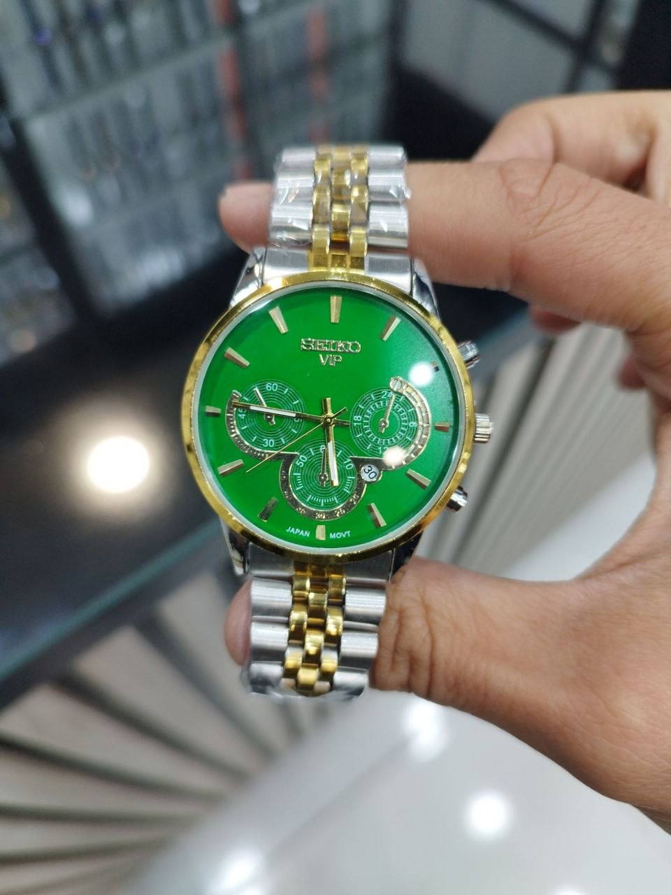 کد 26۴۳ ساعت مردانه قفلی برند سیکو SEIKO دارای روز شمار طرح کورنو قفل کلیپسی موتور کوارتز