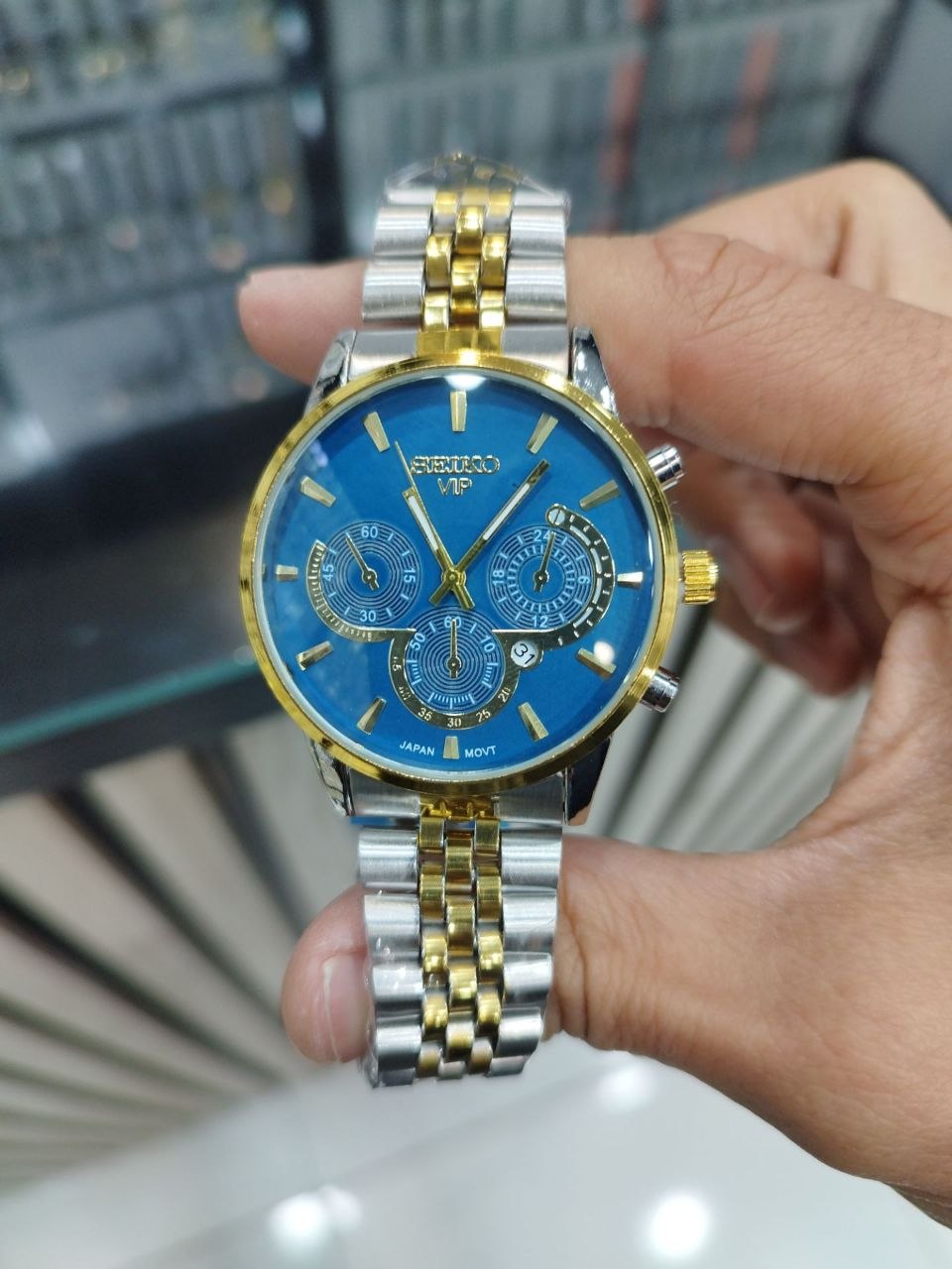 کد 26۳۹ ساعت مردانه قفلی برند سیکو SEIKO دارای روز شمار طرح کورنو قفل کلیپسی موتور کوارتز