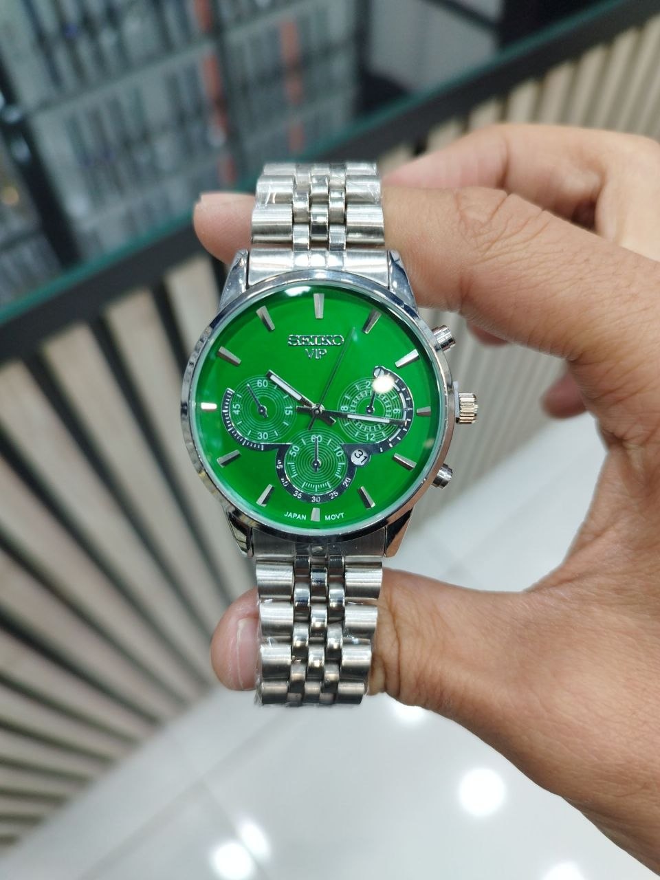 کد 26۳۵ ساعت مردانه قفلی برند سیکو SEIKO دارای روز شمار طرح کورنو قفل کلیپسی موتور کوارتز