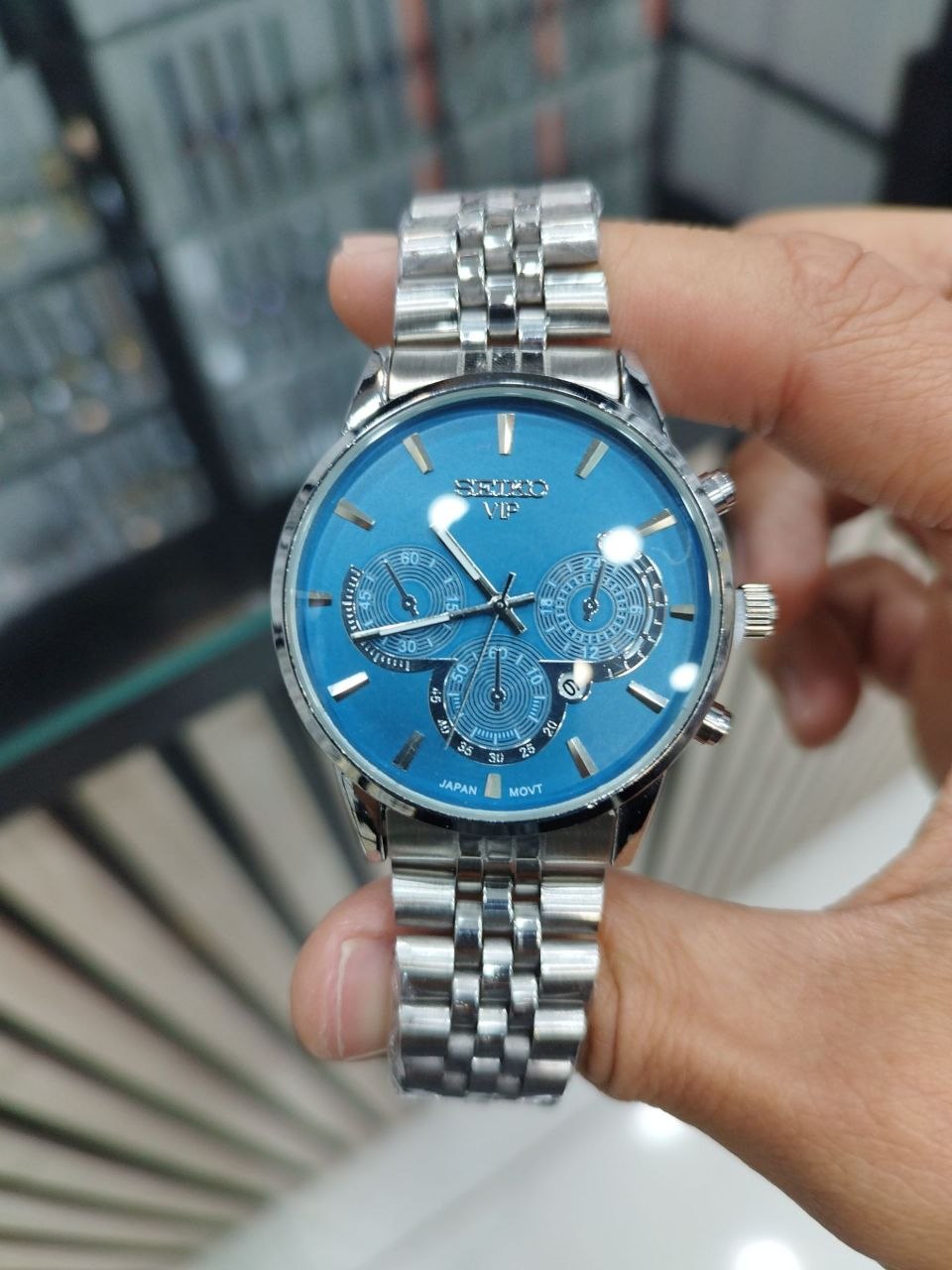 کد 26۲۹ ساعت مردانه قفلی برند سیکو SEIKO دارای روز شمار طرح کورنو قفل کلیپسی موتور کوارتز