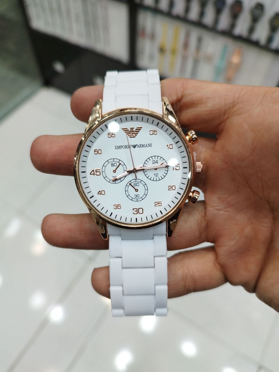 کد 2442 ساعت مردانه برند آرمانی ARMANI موتور کوارتز قفل کلیپسی  طرح سه موتوره