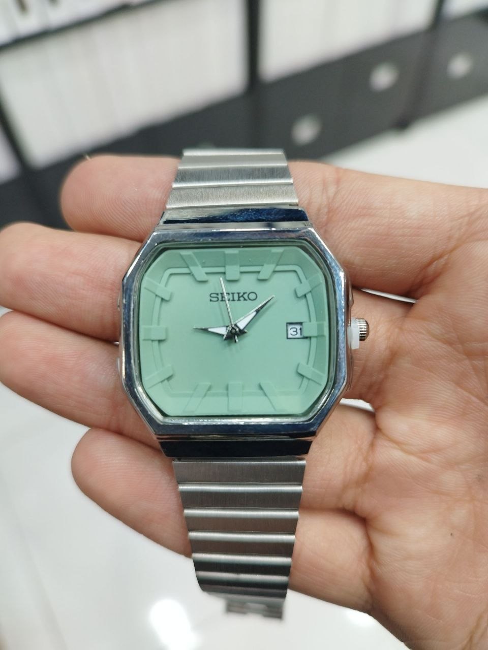 کد 2396 ساعت مردانه برند سیکو بند ریلی دارای روز شمار